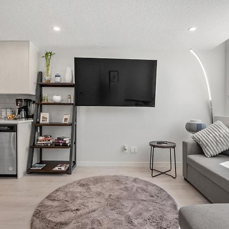 דירות YYC Cozy Rockland Park Unit+Parking מראה חיצוני תמונה