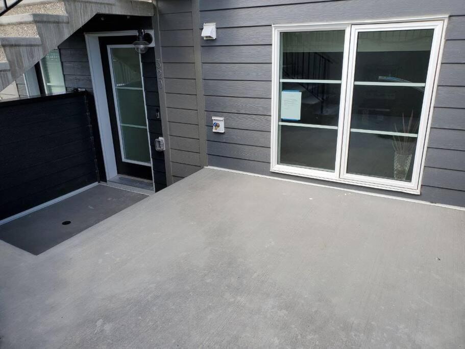 דירות YYC Cozy Rockland Park Unit+Parking מראה חיצוני תמונה
