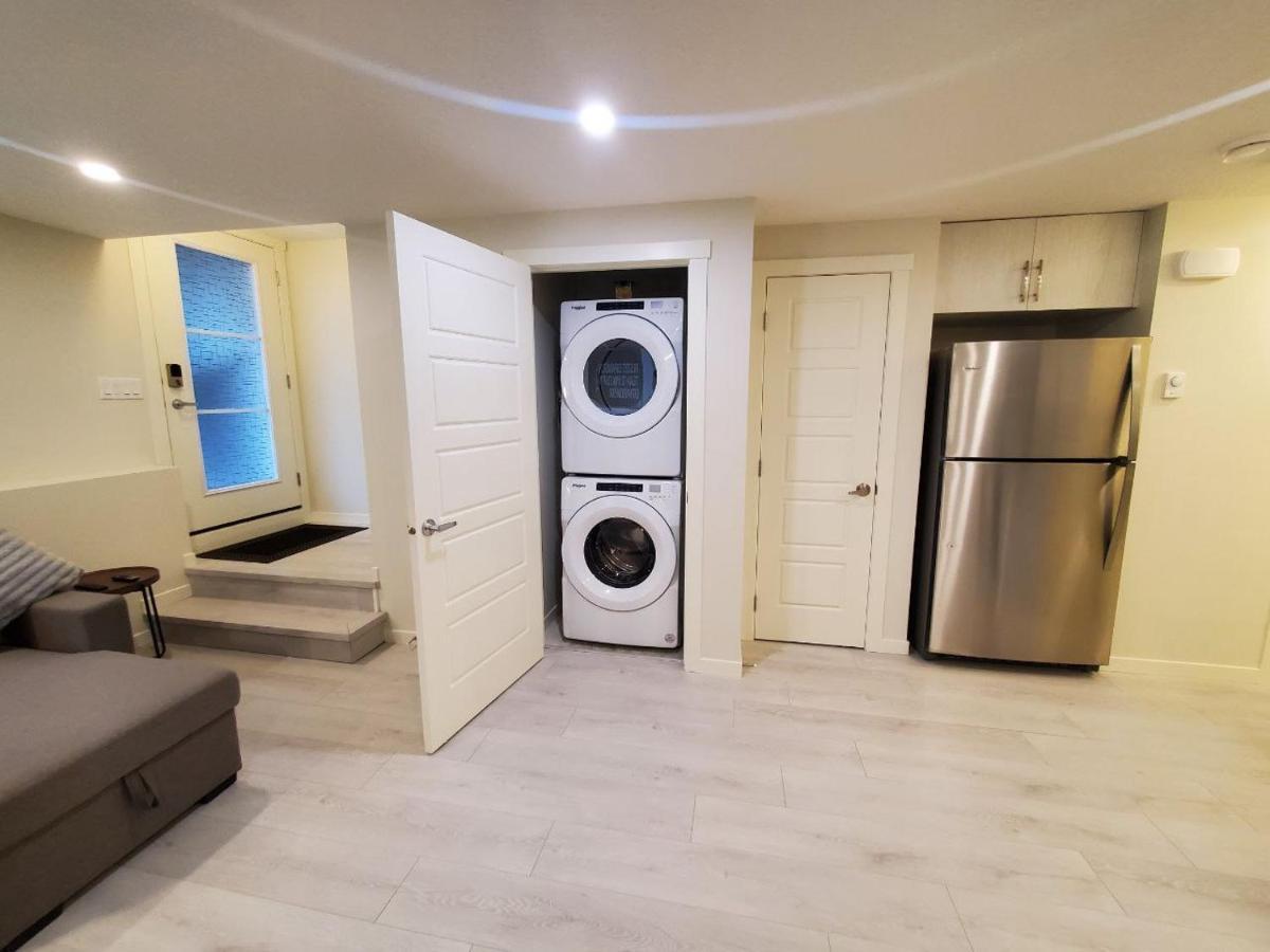 דירות YYC Cozy Rockland Park Unit+Parking מראה חיצוני תמונה