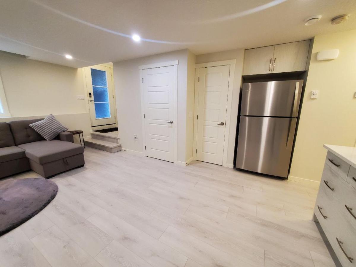 דירות YYC Cozy Rockland Park Unit+Parking מראה חיצוני תמונה