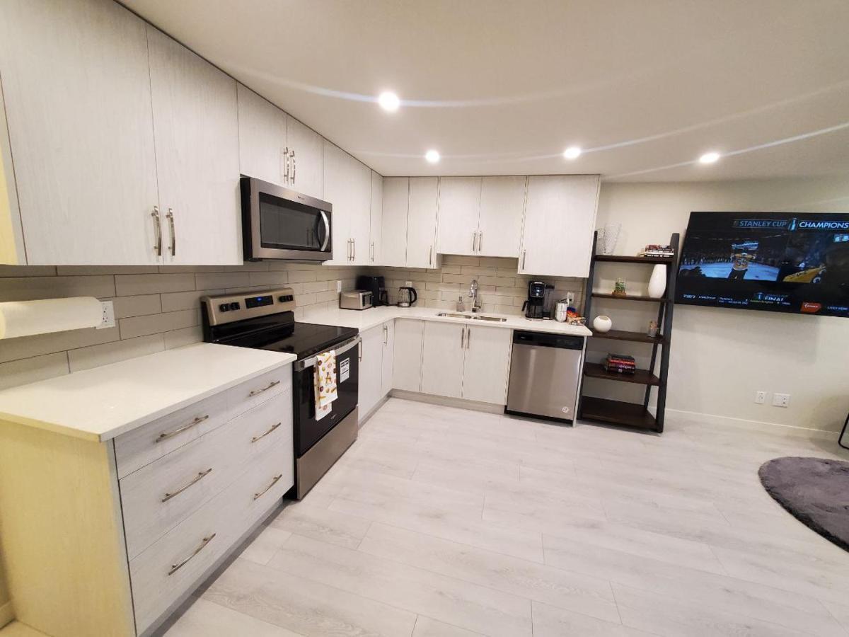 דירות YYC Cozy Rockland Park Unit+Parking מראה חיצוני תמונה