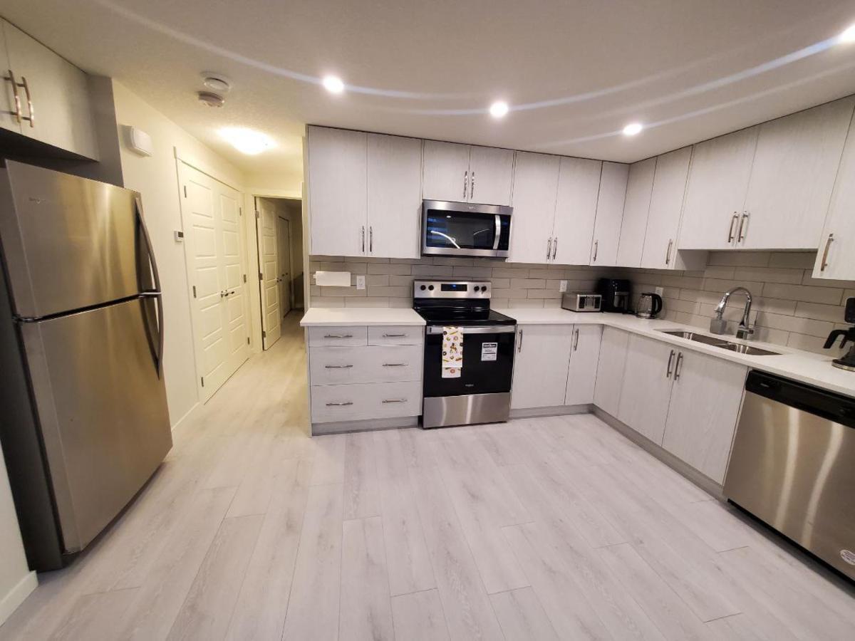 דירות YYC Cozy Rockland Park Unit+Parking מראה חיצוני תמונה