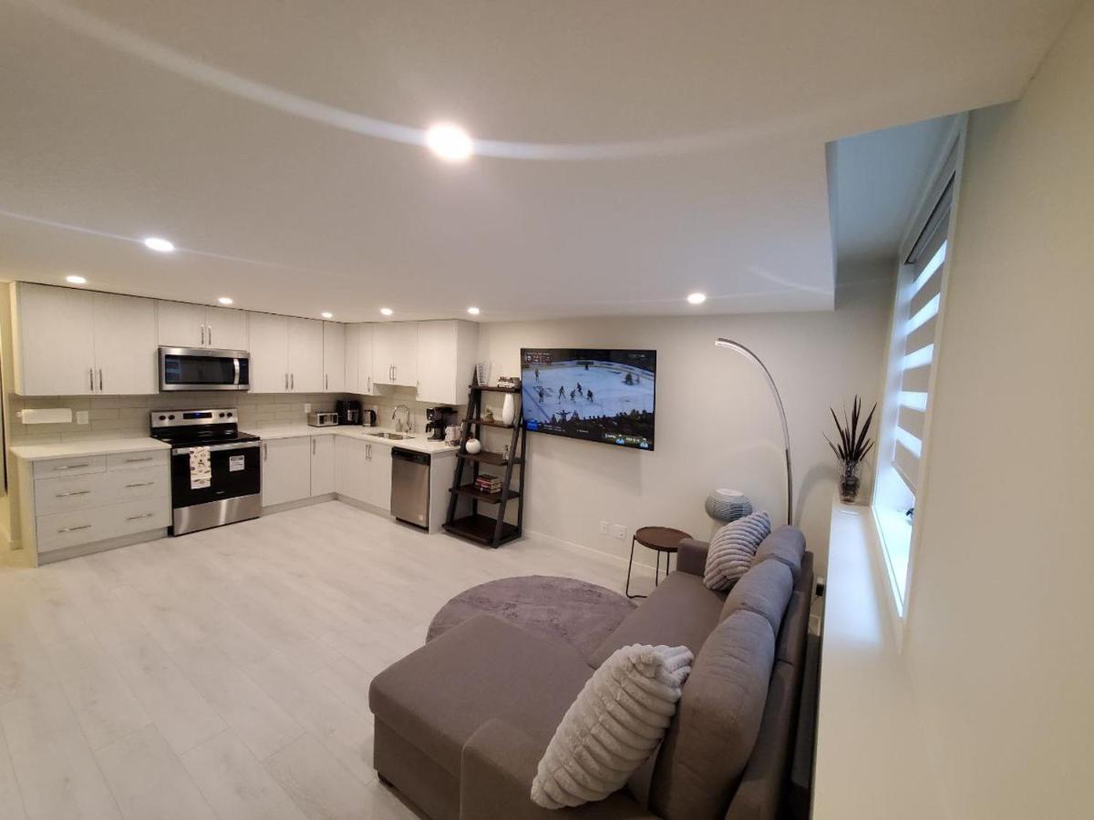 דירות YYC Cozy Rockland Park Unit+Parking מראה חיצוני תמונה