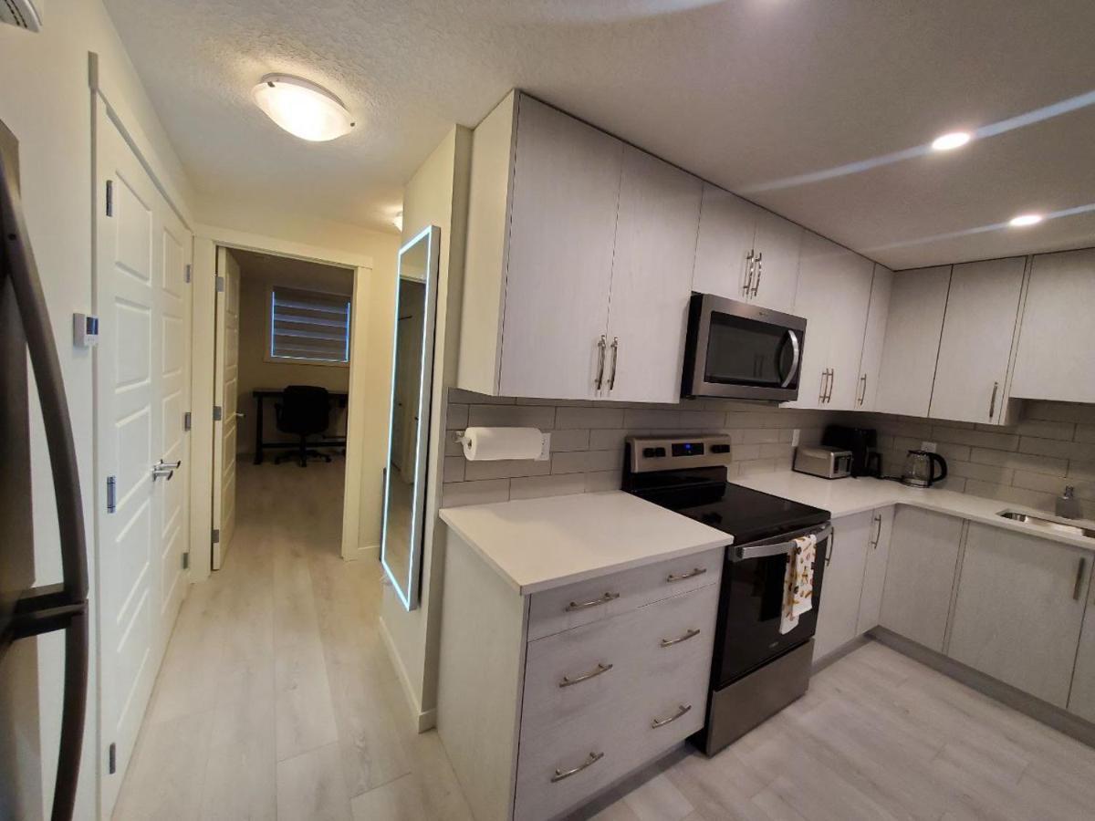 דירות YYC Cozy Rockland Park Unit+Parking מראה חיצוני תמונה