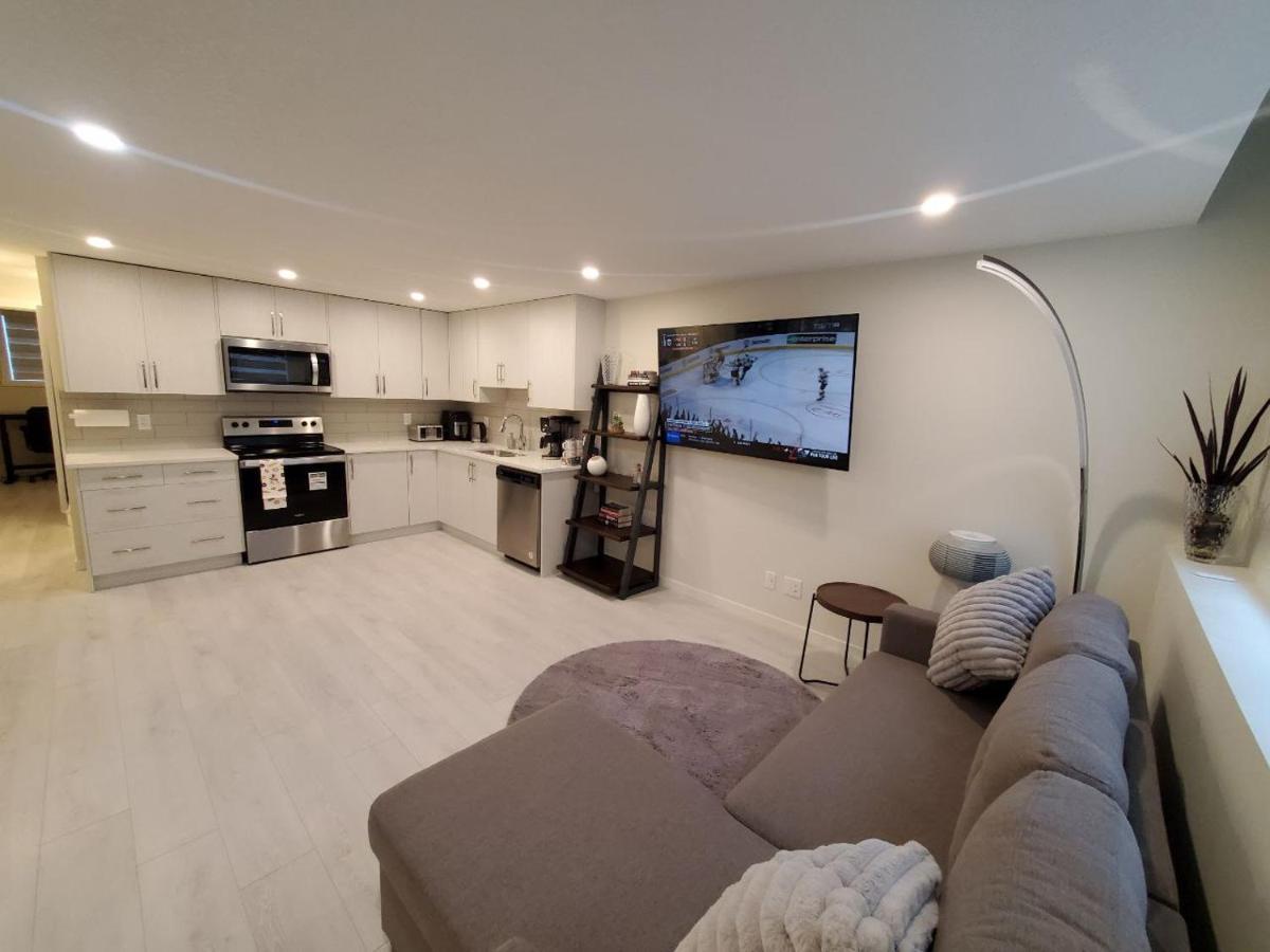 דירות YYC Cozy Rockland Park Unit+Parking מראה חיצוני תמונה