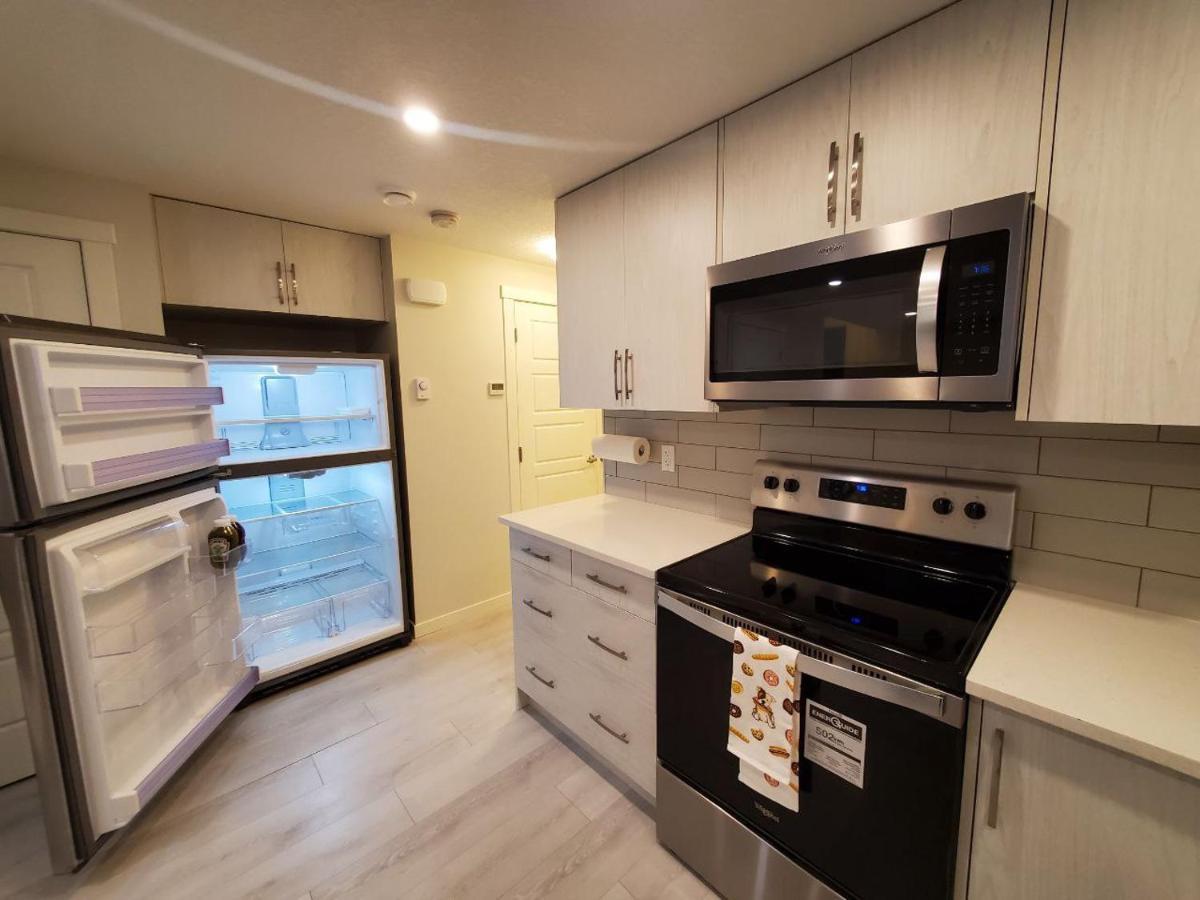 דירות YYC Cozy Rockland Park Unit+Parking מראה חיצוני תמונה