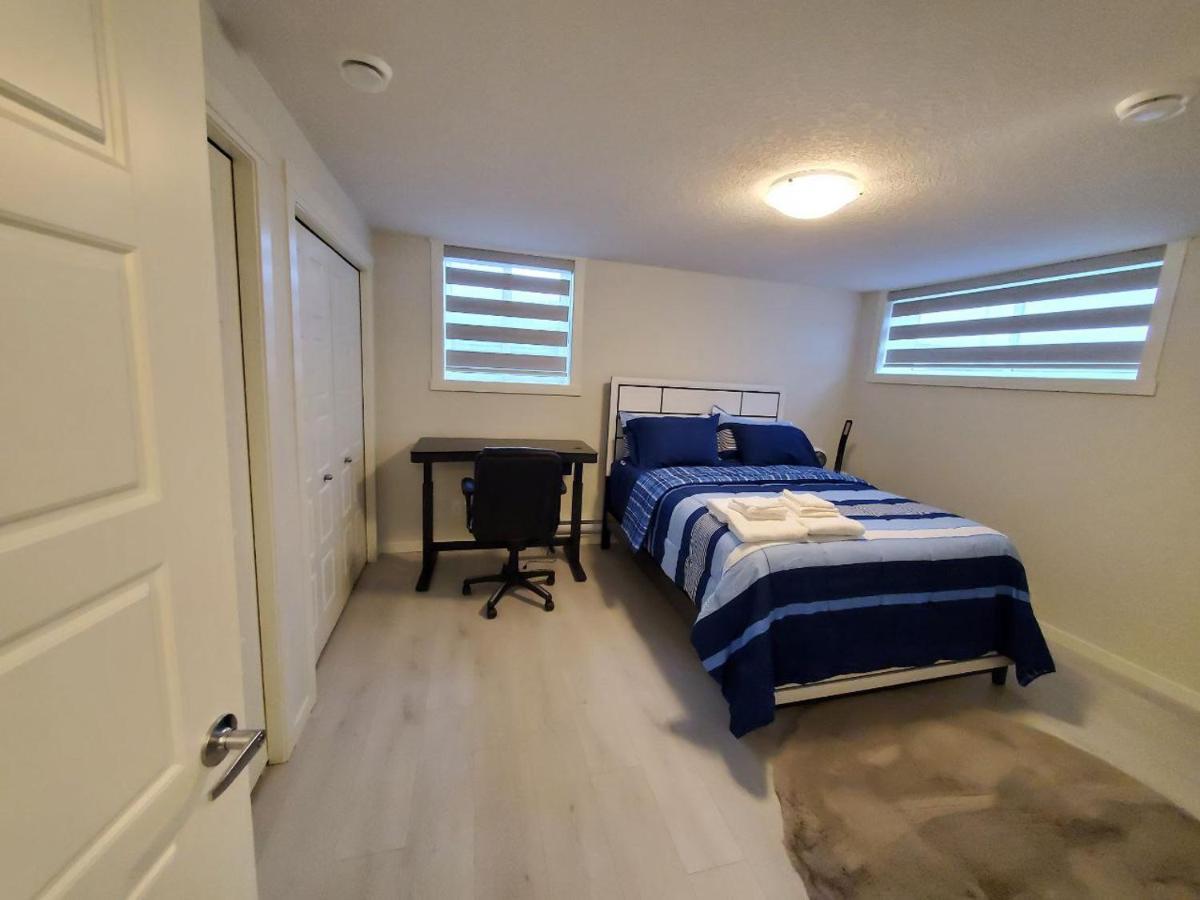 דירות YYC Cozy Rockland Park Unit+Parking מראה חיצוני תמונה
