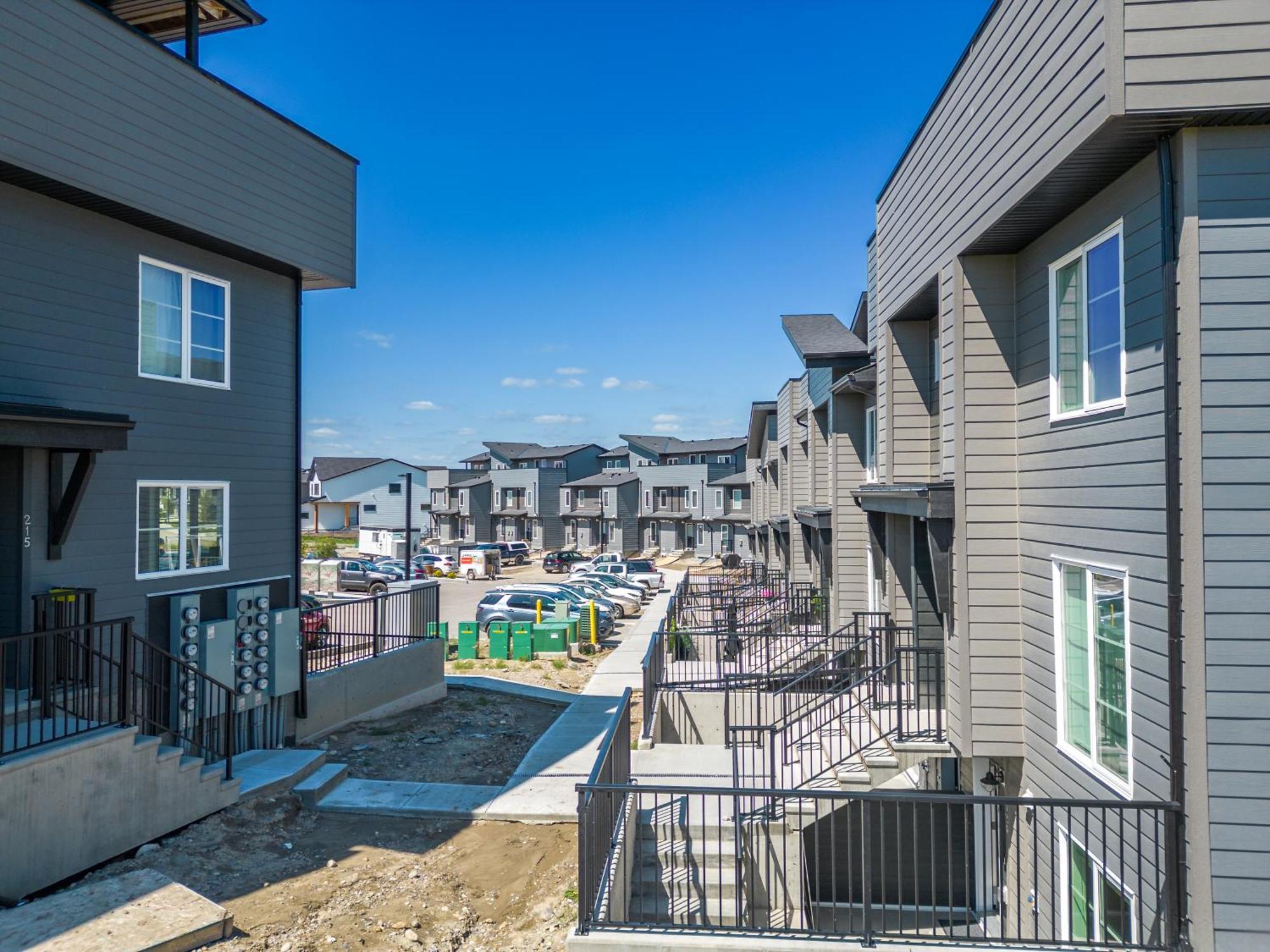 דירות YYC Cozy Rockland Park Unit+Parking מראה חיצוני תמונה