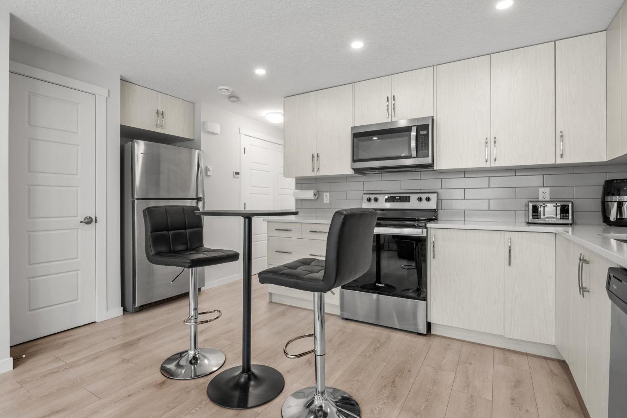 דירות YYC Cozy Rockland Park Unit+Parking מראה חיצוני תמונה