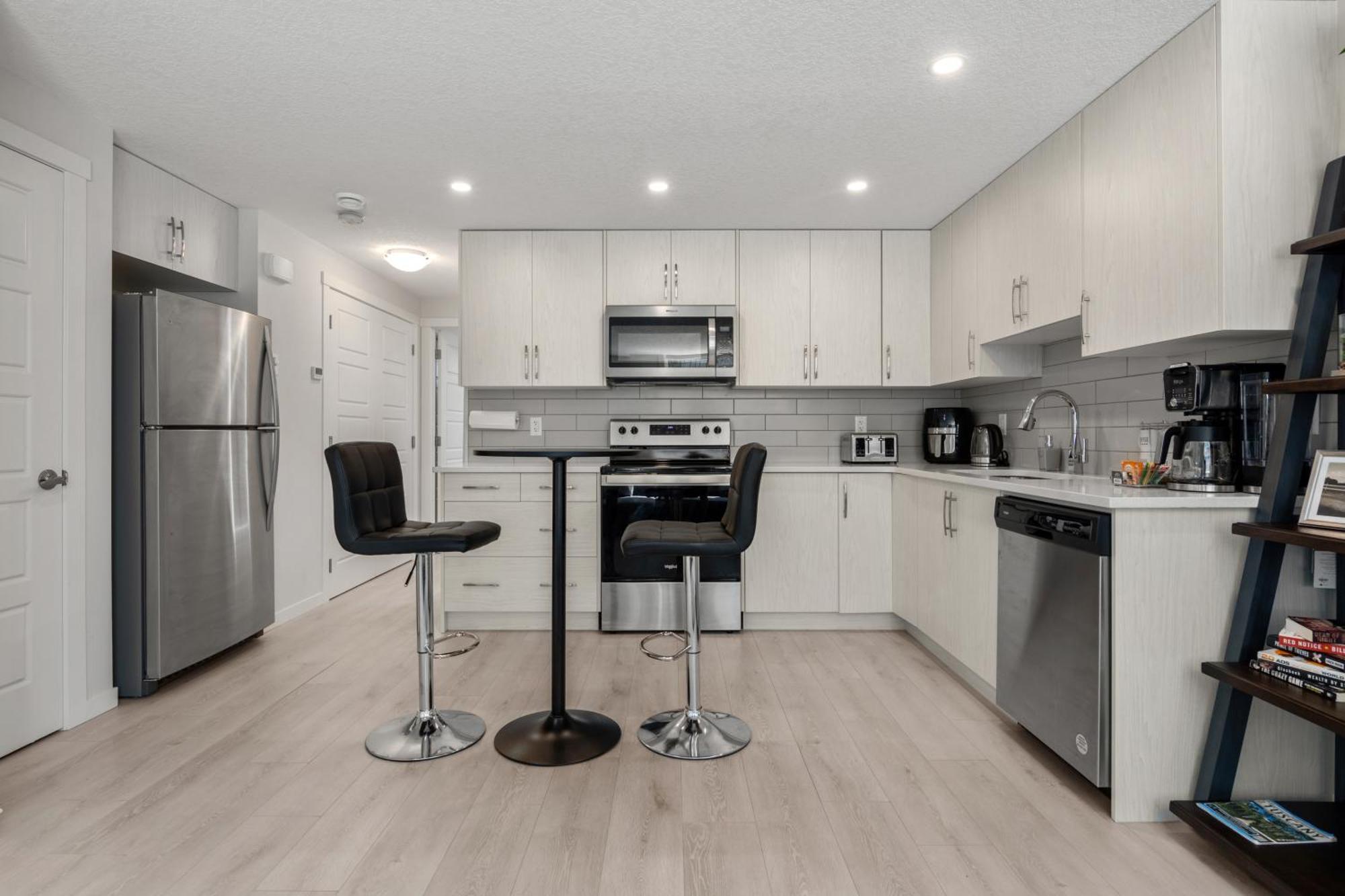 דירות YYC Cozy Rockland Park Unit+Parking מראה חיצוני תמונה