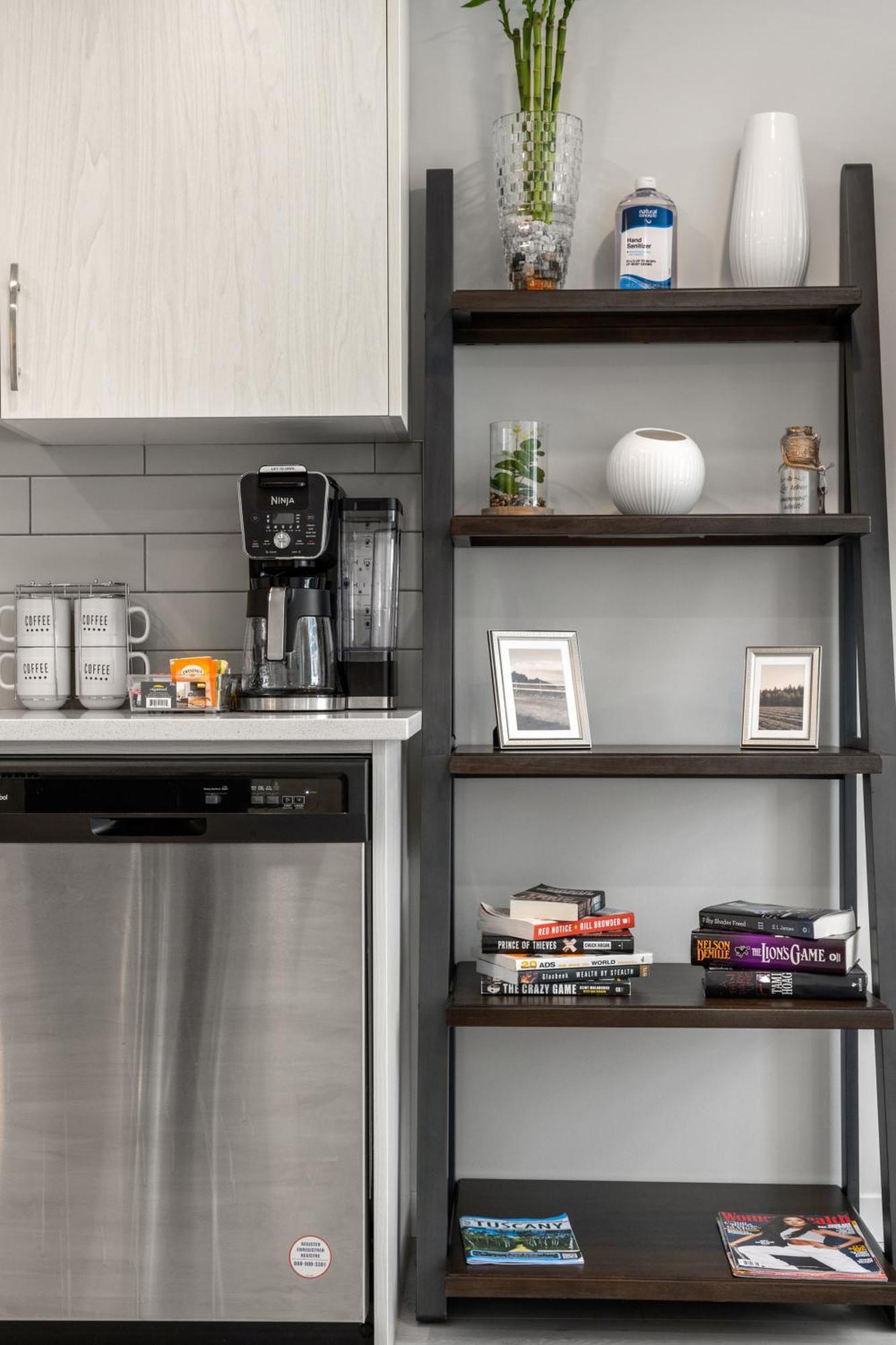 דירות YYC Cozy Rockland Park Unit+Parking מראה חיצוני תמונה