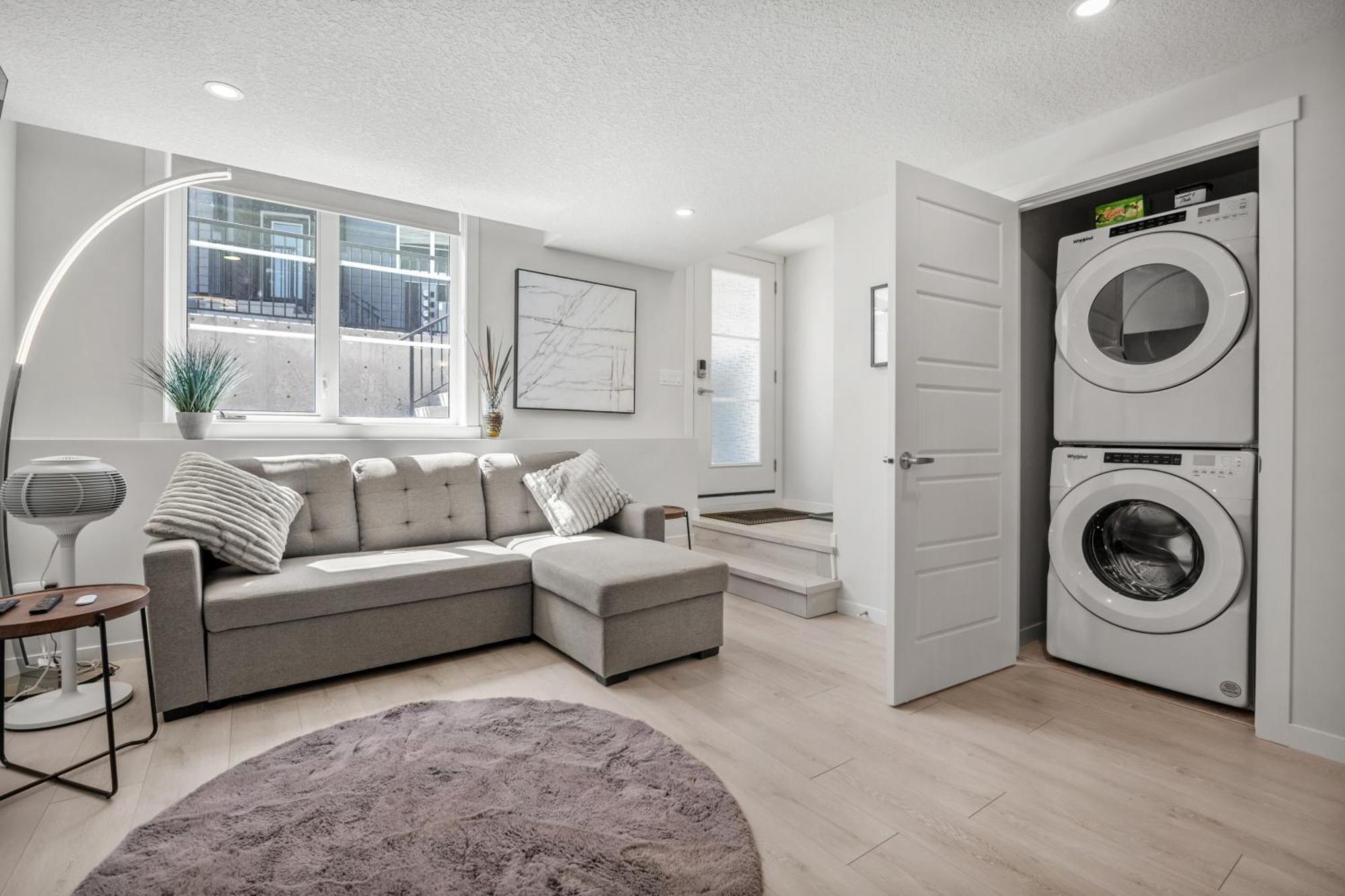 דירות YYC Cozy Rockland Park Unit+Parking מראה חיצוני תמונה