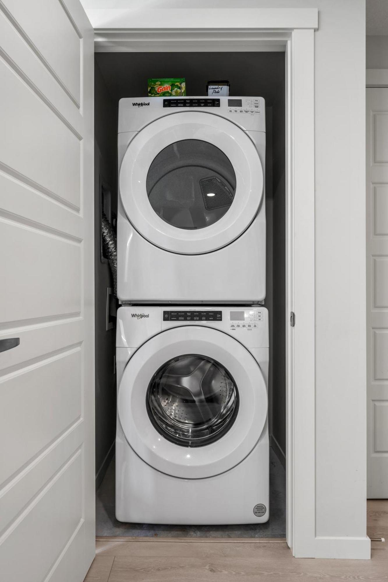 דירות YYC Cozy Rockland Park Unit+Parking מראה חיצוני תמונה