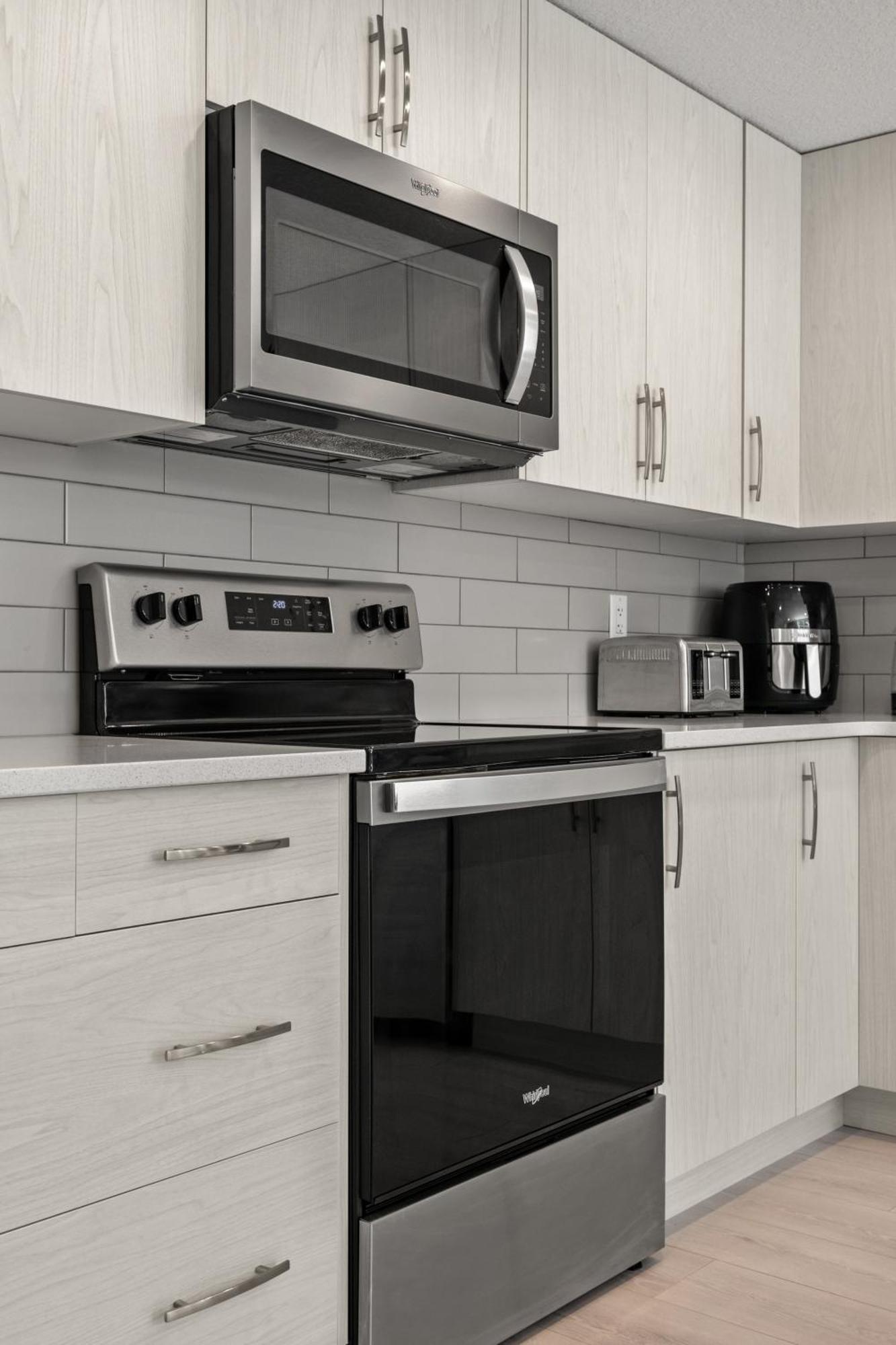 דירות YYC Cozy Rockland Park Unit+Parking מראה חיצוני תמונה