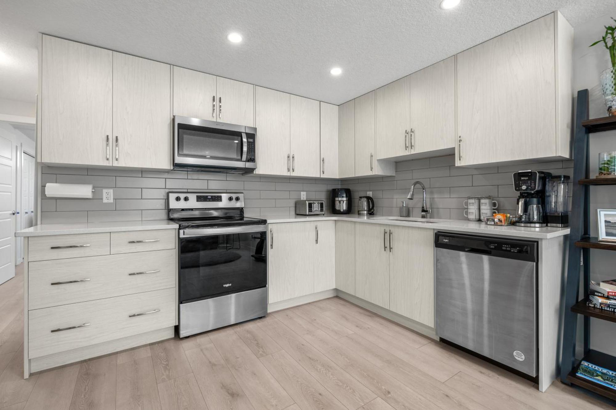 דירות YYC Cozy Rockland Park Unit+Parking מראה חיצוני תמונה