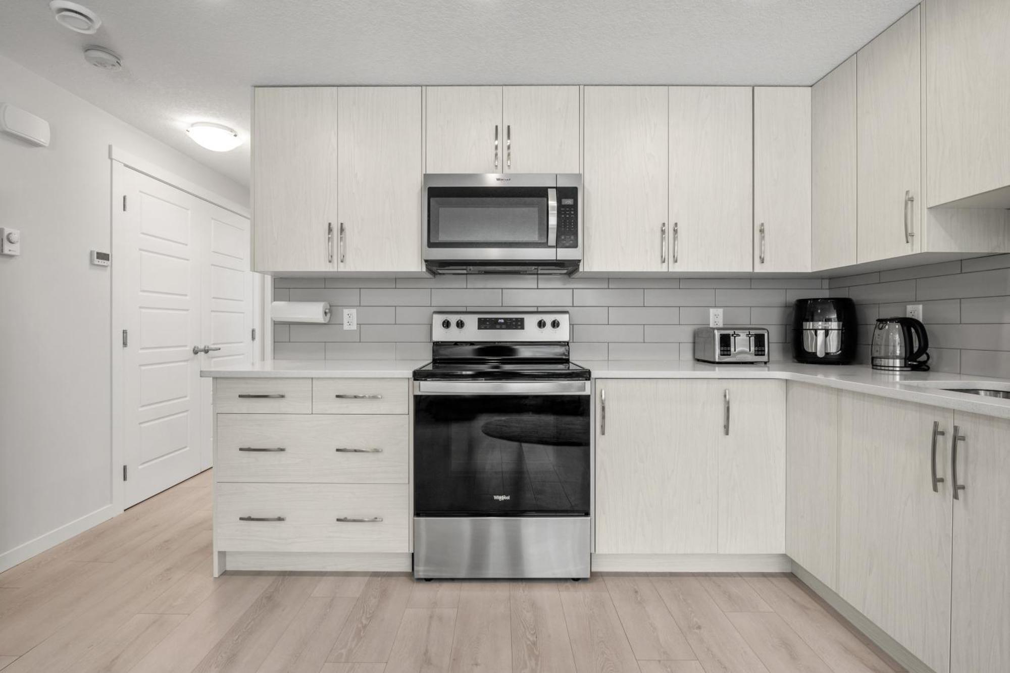 דירות YYC Cozy Rockland Park Unit+Parking מראה חיצוני תמונה