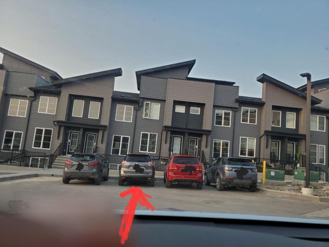דירות YYC Cozy Rockland Park Unit+Parking מראה חיצוני תמונה